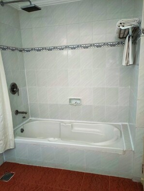 Bathroom - Srm Hotel (Tiruchirappalli)
