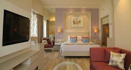 Efcee Sarovar Portico