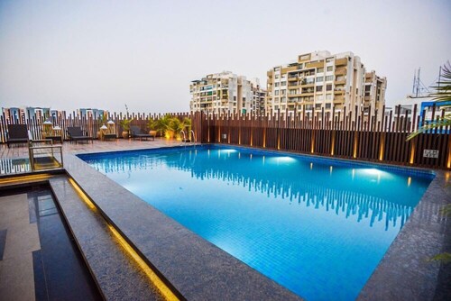 Efcee Sarovar Portico