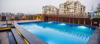 Efcee Sarovar Portico