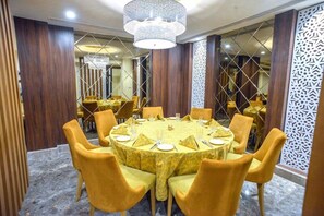 Dining - Efcee Sarovar Portico (Bhavnagar)