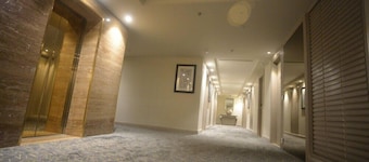 Efcee Sarovar Portico