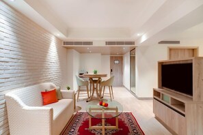 Living area - Lemon Tree Premier Mumbai Airport (Mumbai)