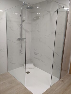 Bathroom - Cristal Aeropuerto (Castrillon)