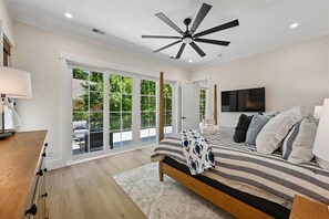 Iron/ironing board, free WiFi, bed sheets - Spacious 7BR, New Build, Near Ocean, Private Pool, Elevator, Free Golf (Hilton Head Island)