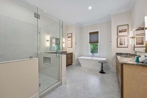 Shower, towels - Spacious 7BR, New Build, Near Ocean, Private Pool, Elevator, Free Golf (Hilton Head Island)