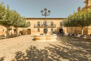 Exterior - Hotel Teatrisso (Cuzcurrita de Rio Tiron)