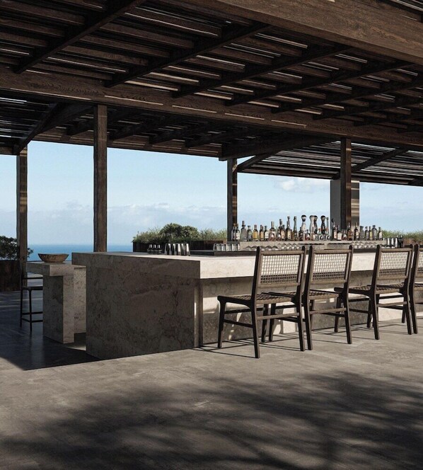 Bar (trong khuôn viên)