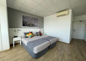Room - Cenit Apartments (Ibiza Town)