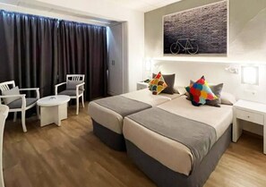 Room - Cenit Apartments (Ibiza Town)