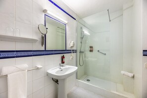 Bathroom - Cenit Apartments (Ibiza Town)