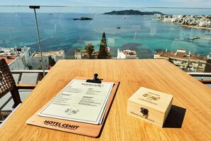 Outdoor dining - Cenit Apartments (Ibiza Town)