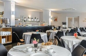Dining - Cenit Apartments (Ibiza Town)