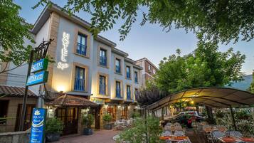 Khu ẩm thực ngoài trời