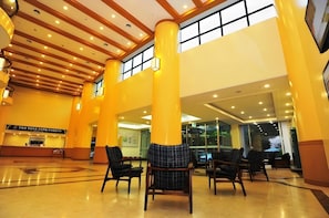 A hotel lobby with a reception desk, check-in counters, and seating areas. - Il Sung Jirisan Resort (Namwon)
