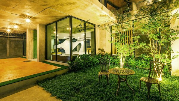 Outdoor dining - B2 Phuket (Ratsada)