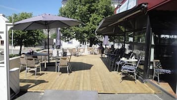 Khu ẩm thực ngoài trời