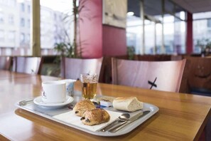 Dining - Les Gens De Mer (Dunkirk)