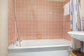 Bathroom - LES Gens DE MER (Dunkirk)