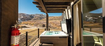 All New in Deer Valley East Village | 5 Min to Lifts & Lake | Hot Tub & Views