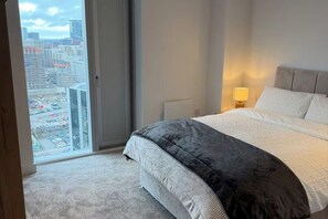 Iron/ironing board, WiFi, bed sheets, wheelchair access - Modern City Apartment in Manchester (Manchester)