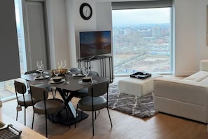 Dining - Modern City Apartment in Manchester (Manchester)