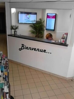 Lobby - Fasthotel Montpellier - St Jean De Vedas (Saint-Jean-de-Vedas)