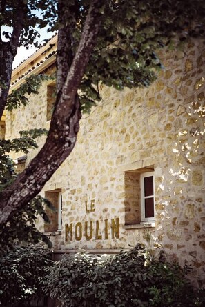 Exterior detail - Le Moulin (Lourmarin)