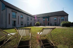 Property grounds - Brit Hotel Nogent Le Rotrou - Hotel Du Perche (Nogent-le-Rotrou)