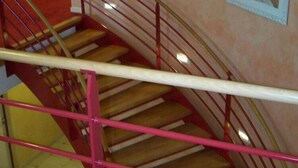 A spiral staircase with wooden steps and metal railings. - Brit Hotel Nogent Le Rotrou Hotel Du Perche (Nogent-le-Rotrou)