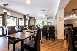 Dining - Hotel La Cle Des Champs (Claix)