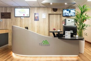 Lobby - Hotel La Cle Des Champs (Claix)
