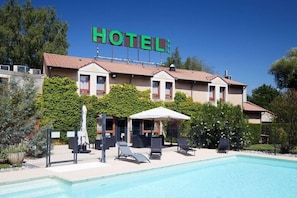 Pool - Hotel LA CLE DES Champs (Claix)