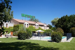 Exterior - Hotel La Cle Des Champs (Claix)