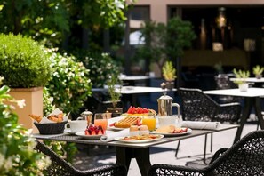 Outdoor dining - Paris Saint Tropez (Saint-Tropez)