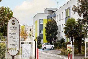 Property grounds - B&B Hotel Evry Lisses 3 Etoiles (Lisses)