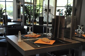 Dining - Aeroport Hotel - Parc Expo (Mauguio)