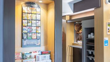 A travel information kiosk with brochures and a sign that reads "Visites Passion."