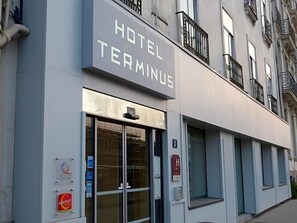 Exterior detail - Contact Hotel Terminus (Nantes)