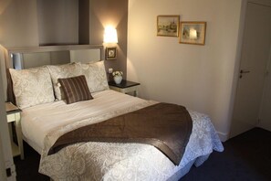 Room - Hotel Restaurant Du Parc (Fontaine-de-Vaucluse)