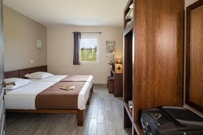 Room - Inter-hotel Le Ya'tis (Saint-Laurent-des-Arbres)
