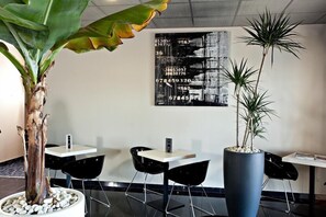 Dining - Inter-hotel Le Ya'tis (Saint-Laurent-des-Arbres)