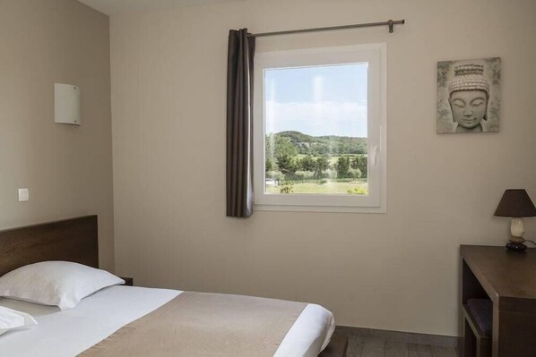 Room - Inter-hotel Le Ya'tis (Saint-Laurent-des-Arbres)