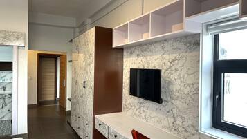Familie appartement, balkon, uitzicht op vallei | Een laptopwerkplek, gratis wifi, beddengoed