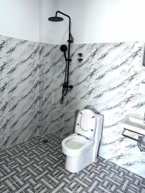 Dutxa, articles de tocador gratuïts, sabó i xampú 