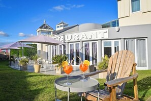 Outdoor dining - Brit Hotel Saint LO Hotel Lunotel (Saint-Lo)