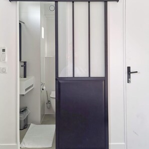 Bathroom - Paris (Saint-Cloud)