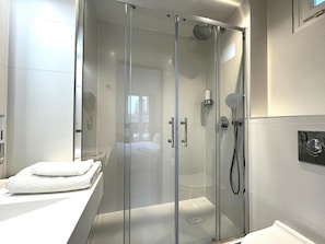 Bathroom - Paris (Saint-Cloud)