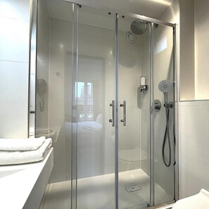 Bathroom - Paris (Saint-Cloud)