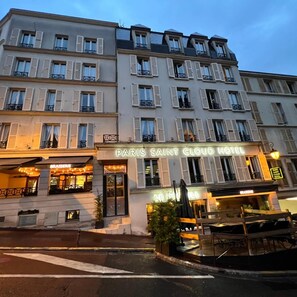 Exterior - Paris (Saint-Cloud)
